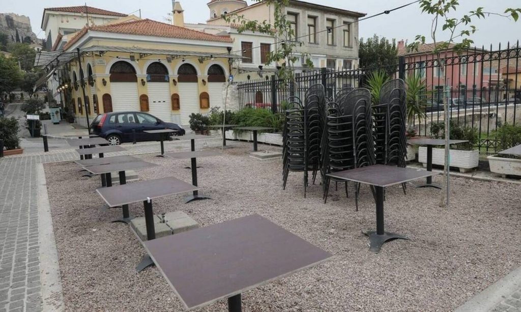 Μοναστηράκι τραπέζια μαγαζιά κλειστά