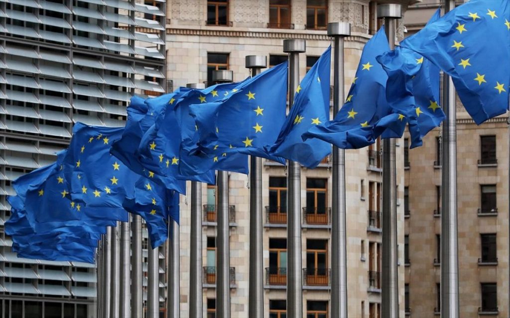 Το σχέδιο δράσης της Κομισιόν ενάντια στον Covid-19 σημαίες κομισιόν