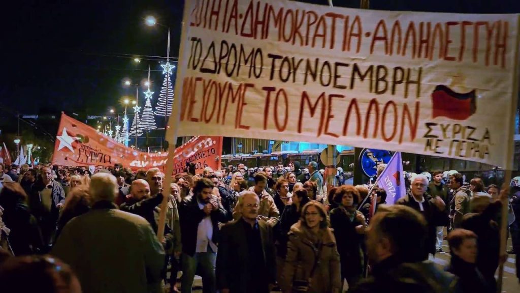ΣΥΡΙΖΑ: “Στις διαμαρτυρίες 100 ατόμων στα Προπύλαια κολλάει, με χιλιάδες πολίτες στοιβαγμένους δεν κολλάει”