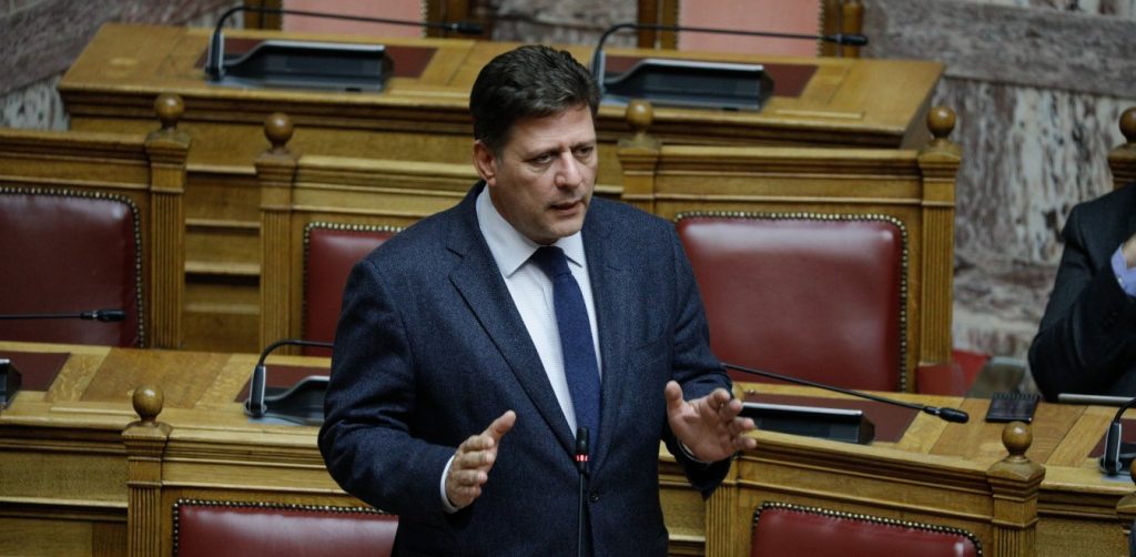 Βαρβιτσιώτης για εμβόλια: «Οι ρήτρες παράδοσης είναι σε τρίμηνη διάρκεια» O αναπληρωτής υπουργός Εξωτερικών, Μιλτιάδης Βαρβιτσιώτης