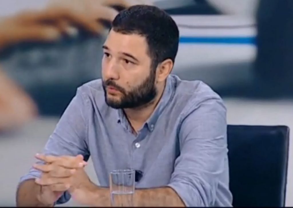 Ηλιόπουλος:« Δωρεάν τεστ σε όλους τους εκπαιδευτικούς και μαθητές» Νάσος Ηλιόπουλος τραπέζι