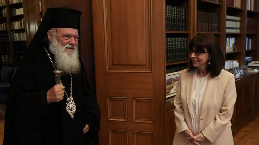 H Πρόεδρος της Δημοκρατίας Κατερίνα Σακελλαροπούλου με τον Αρχιεπίσκοπο Ιερώνυμο