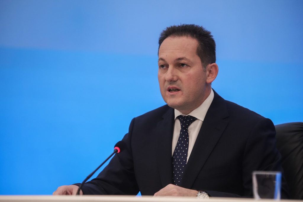 Πέτσας: Η καθυστέρηση με τα εμβόλια, αποτυχία της Ευρώπης Ο αναπληρωτής υπουργός Εσωτερικών, Στέλιος Πέτσας