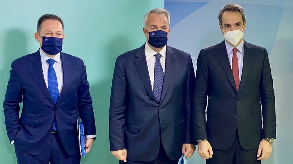 ΥΠΕΣ: Καταργούμε την απλή αναλογική, ξαναδίνουμε στην Αυτοδιοίκηση τη διακυβέρνηση των δήμων Ο Μάκης Βορίδης, ο Στέλιος Πέτσας και ο Κυριάκος Μητσοτάκης