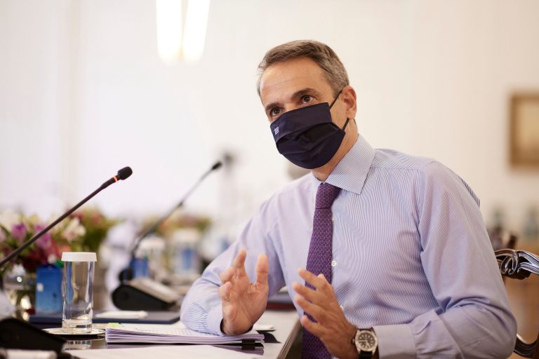 Μητσοτάκης σε υπουργικό συμβούλιο: Αύξηση του κατώτατου μισθού κατά 2%